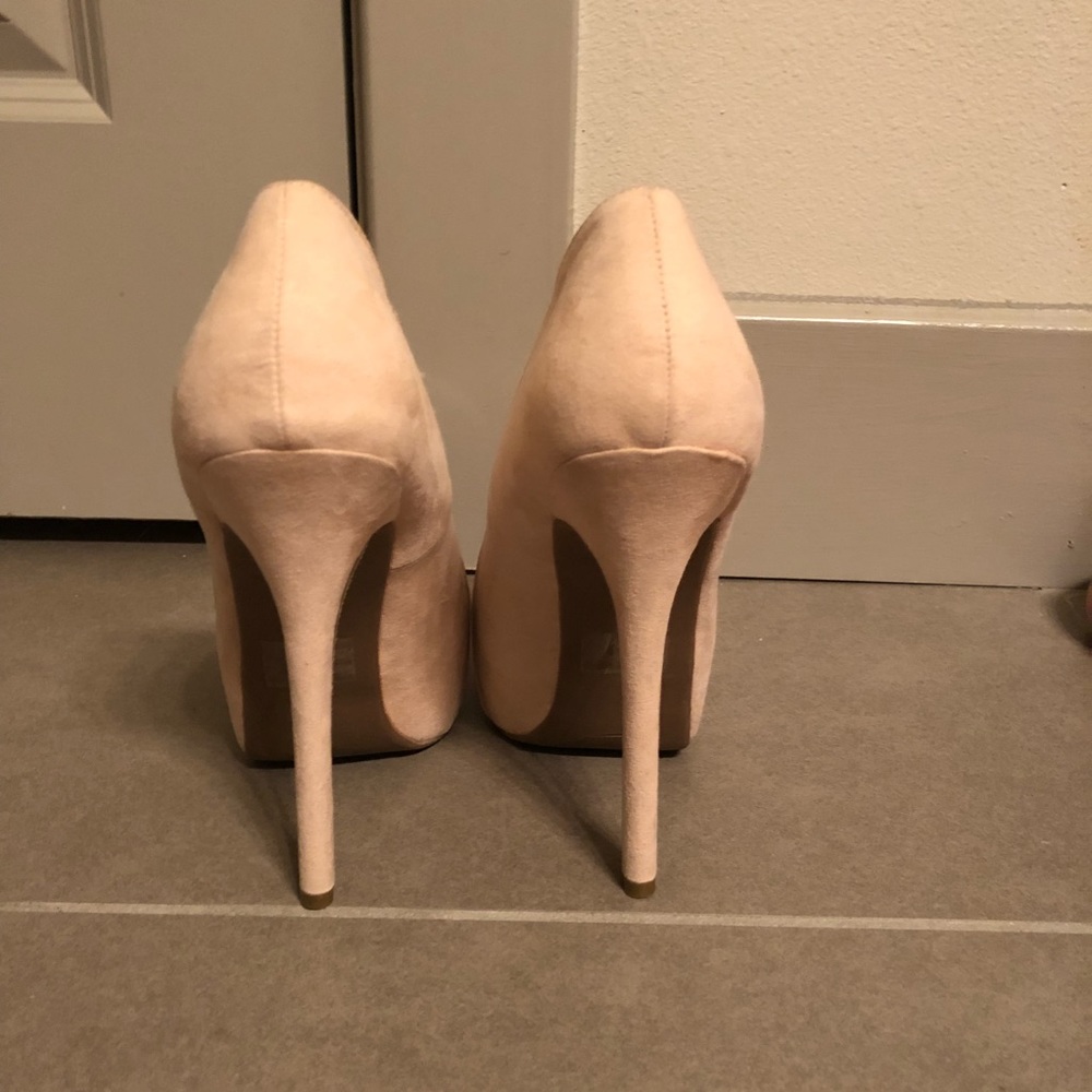 Cream colored pumps - Picture 8 of 8